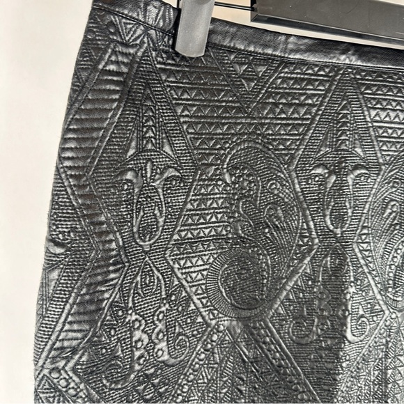 Black Textured Skirt | US Size Medium - Picture 5 of 7